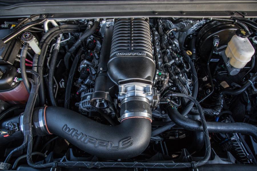Моторный отсек Cadillac Escalade HPE800 Supercharged by Hennessey 2015 года  (фото 8 из 17)